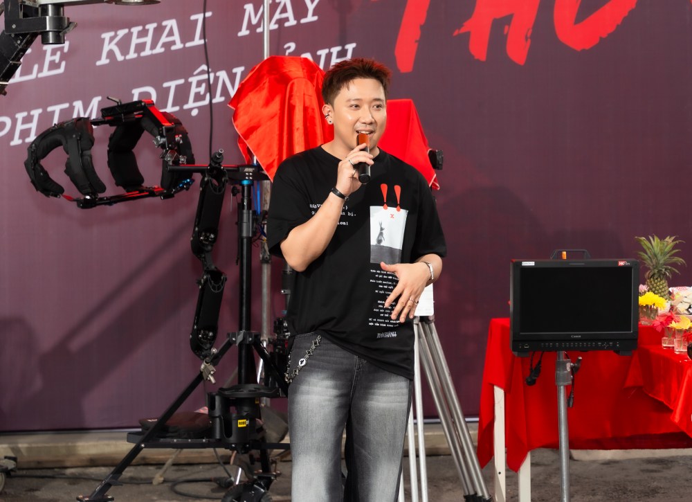 Trấn Thành đang che giấu điều gì sau chiếc mặt nạ của mình?