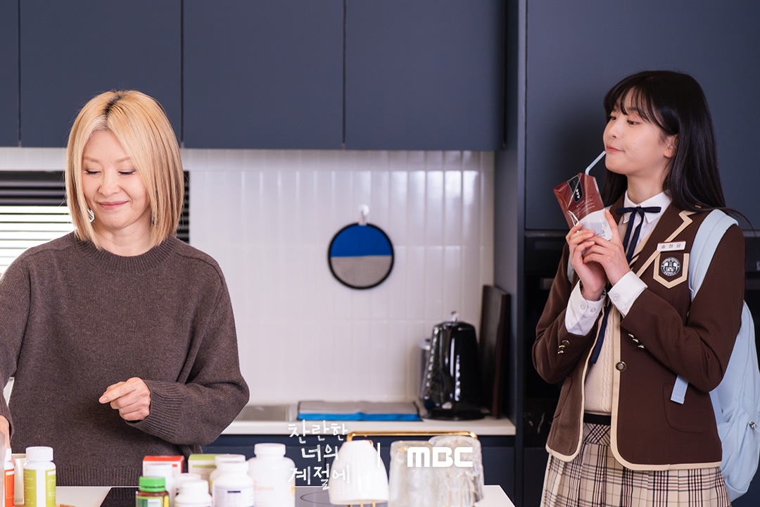 Thích ngắm gái xinh thì cứ phim Hàn này mà chiến: Nữ chính chuẩn cành vàng lá ngọc, nữ phụ cũng đẹp điên cả người