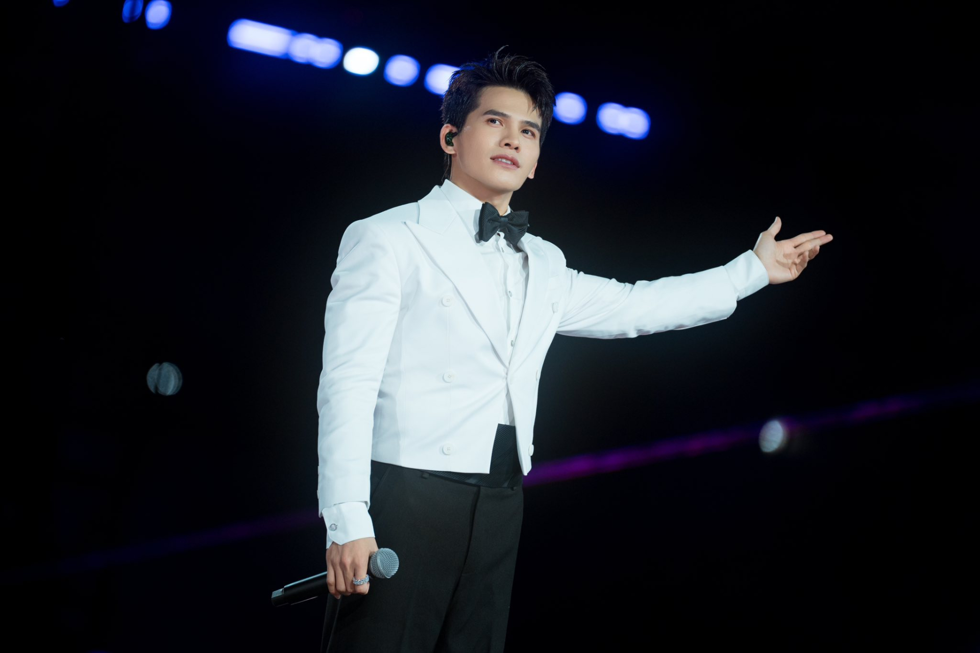 Nữ ca sĩ được Bộ VH-TT-DL vinh danh: Tổ chức fan-concert 8000 người, cả dàn sao hạng A góp vui 