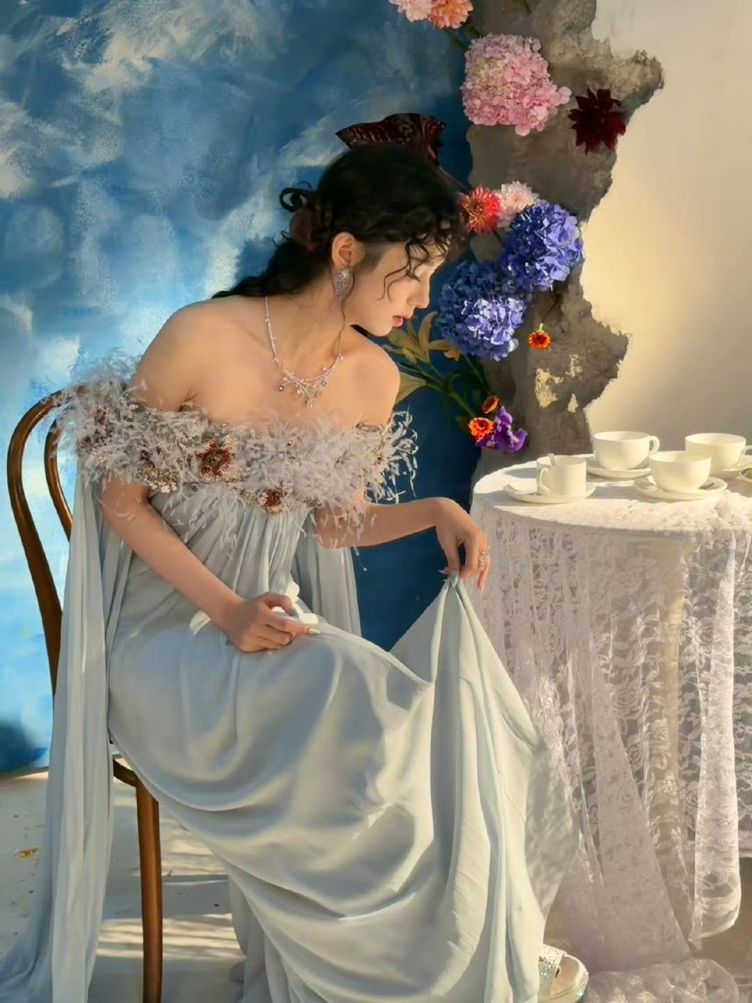 Mỹ nhân gây chú ý với nét đẹp như bước ra từ tranh vẽ