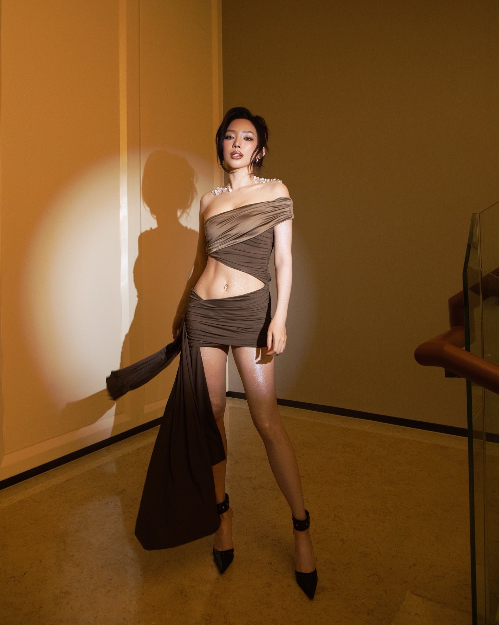 Thời gian gần đây, Tóc Tiên tiếp tục trở thành cái tên được bàn luận sôi nổi trên mạng xã hội khi gần như mọi khoảnh khắc xuất hiện đều nhanh chóng thu hút sự chú ý và lan truyền rộng rãi (Ảnh: FBNV)