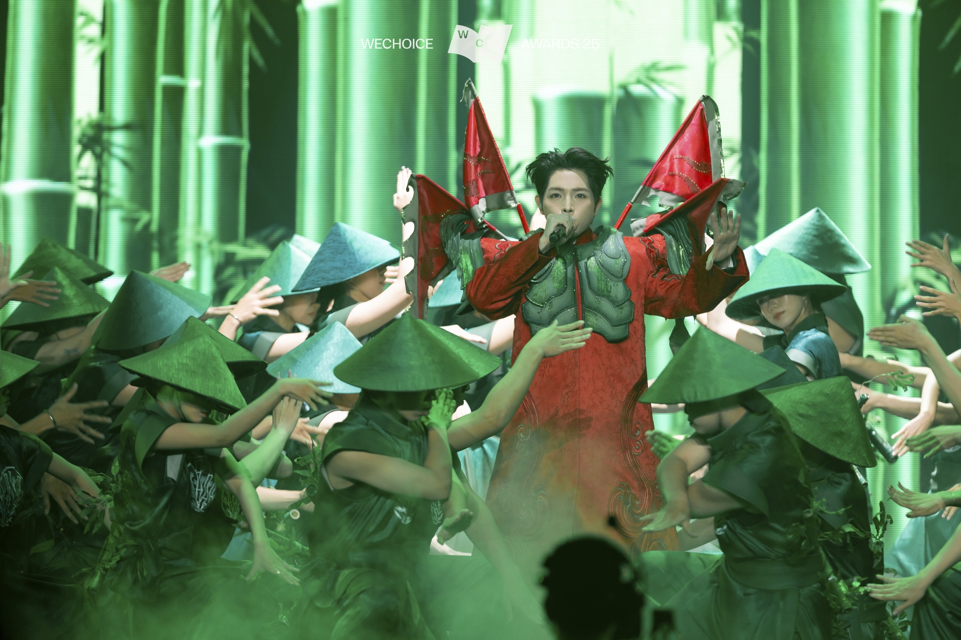 Hòa Minzy “quẩy tung” với hit Bắc Bling, Đức Phúc tái hiện màn trình diễn khuynh đảo quốc tế tại Gala Wechoice Awards 2025 