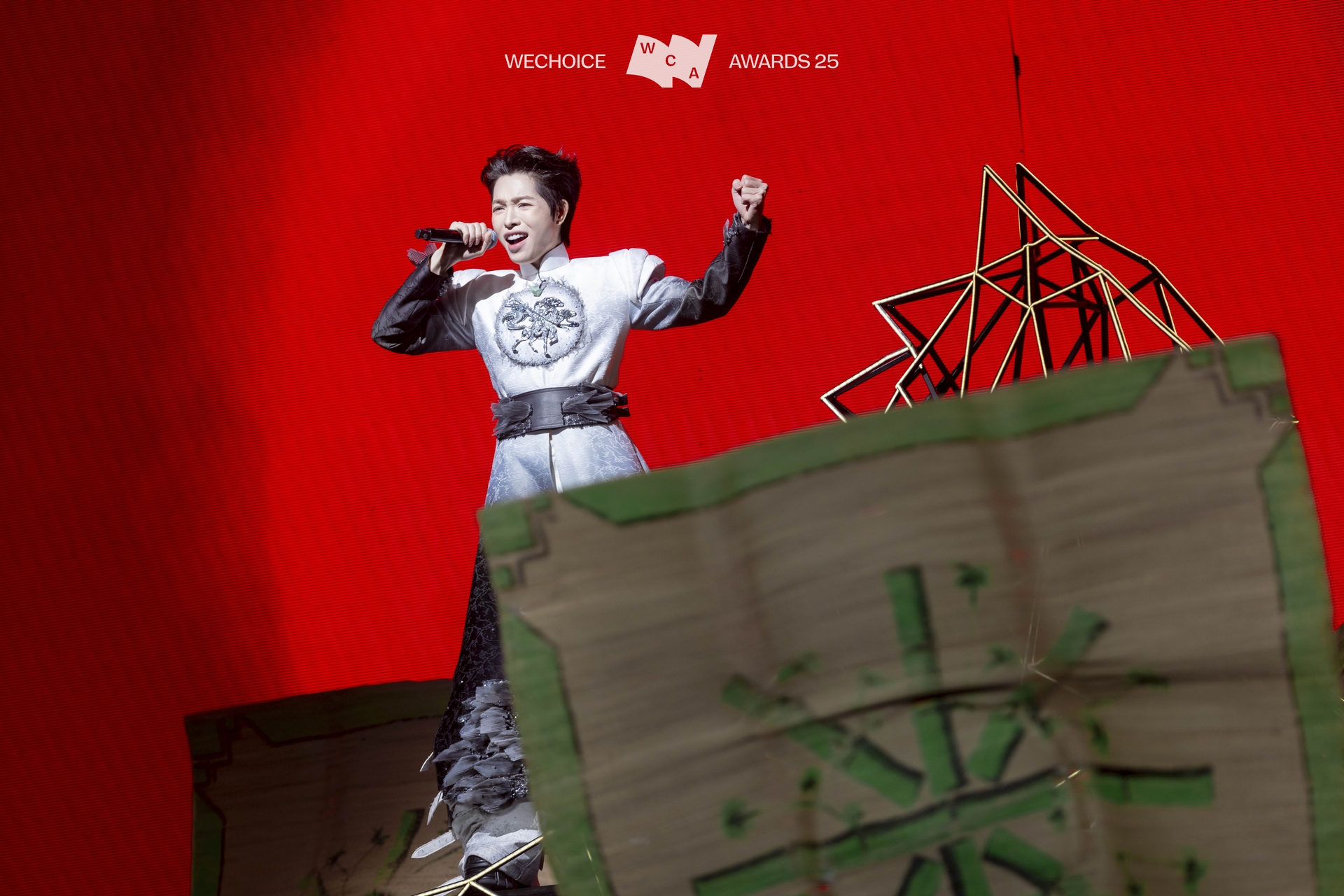 Hòa Minzy “quẩy tung” với hit Bắc Bling, Đức Phúc tái hiện màn trình diễn khuynh đảo quốc tế tại Gala Wechoice Awards 2025 