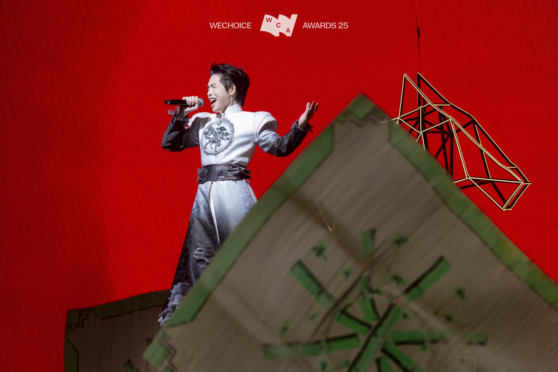 Hòa Minzy “quẩy tung” với hit Bắc Bling, Đức Phúc tái hiện màn trình diễn khuynh đảo quốc tế tại Gala Wechoice Awards 2025 