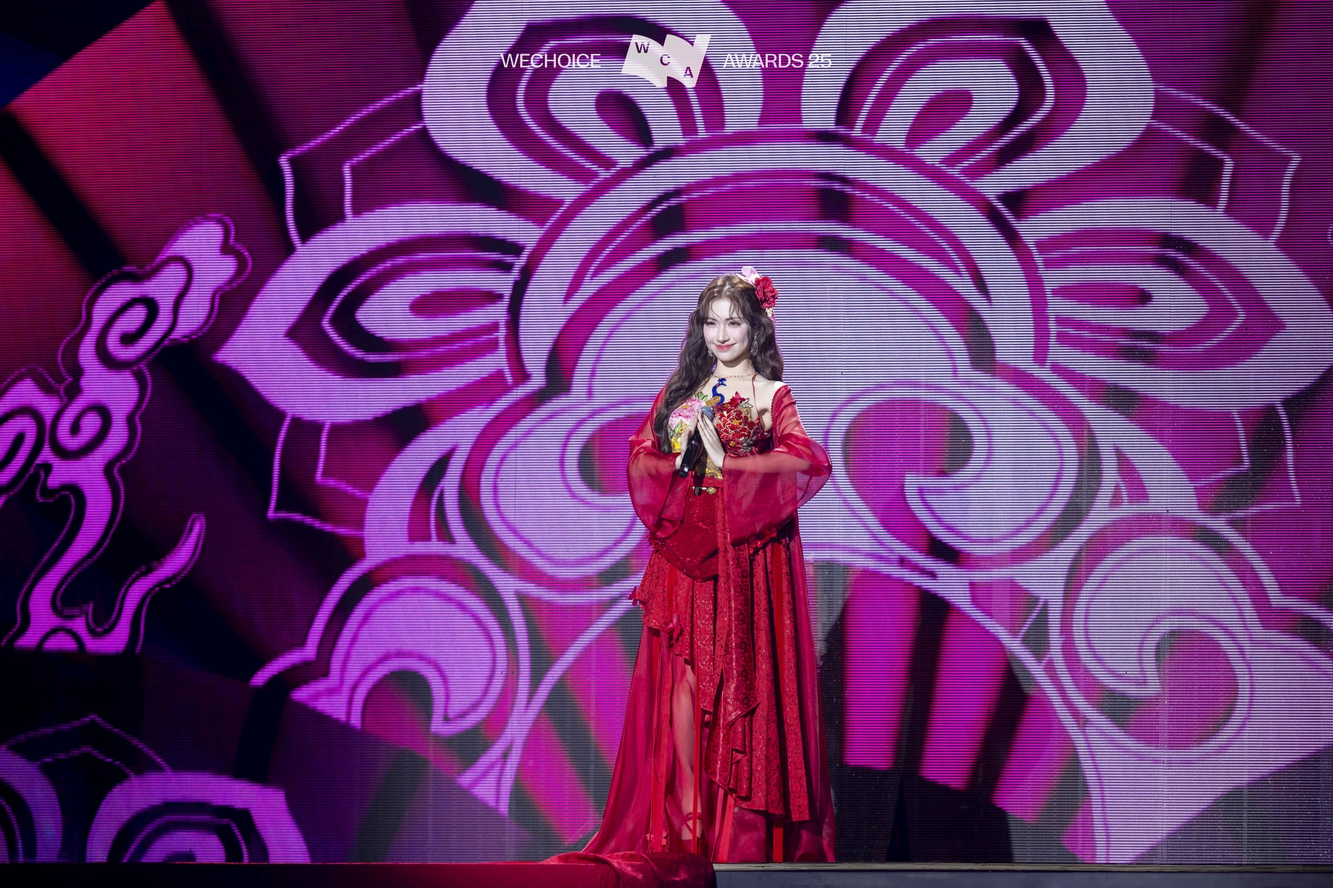 Hòa Minzy “quẩy tung” với hit Bắc Bling, Đức Phúc tái hiện màn trình diễn khuynh đảo quốc tế tại Gala Wechoice Awards 2025 