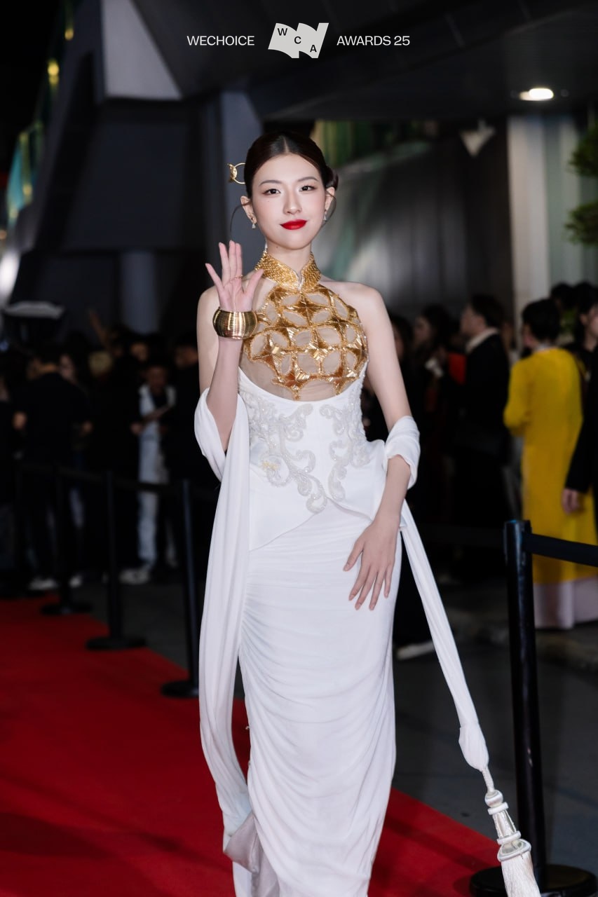 Lamoon đánh son đỏ là thần!