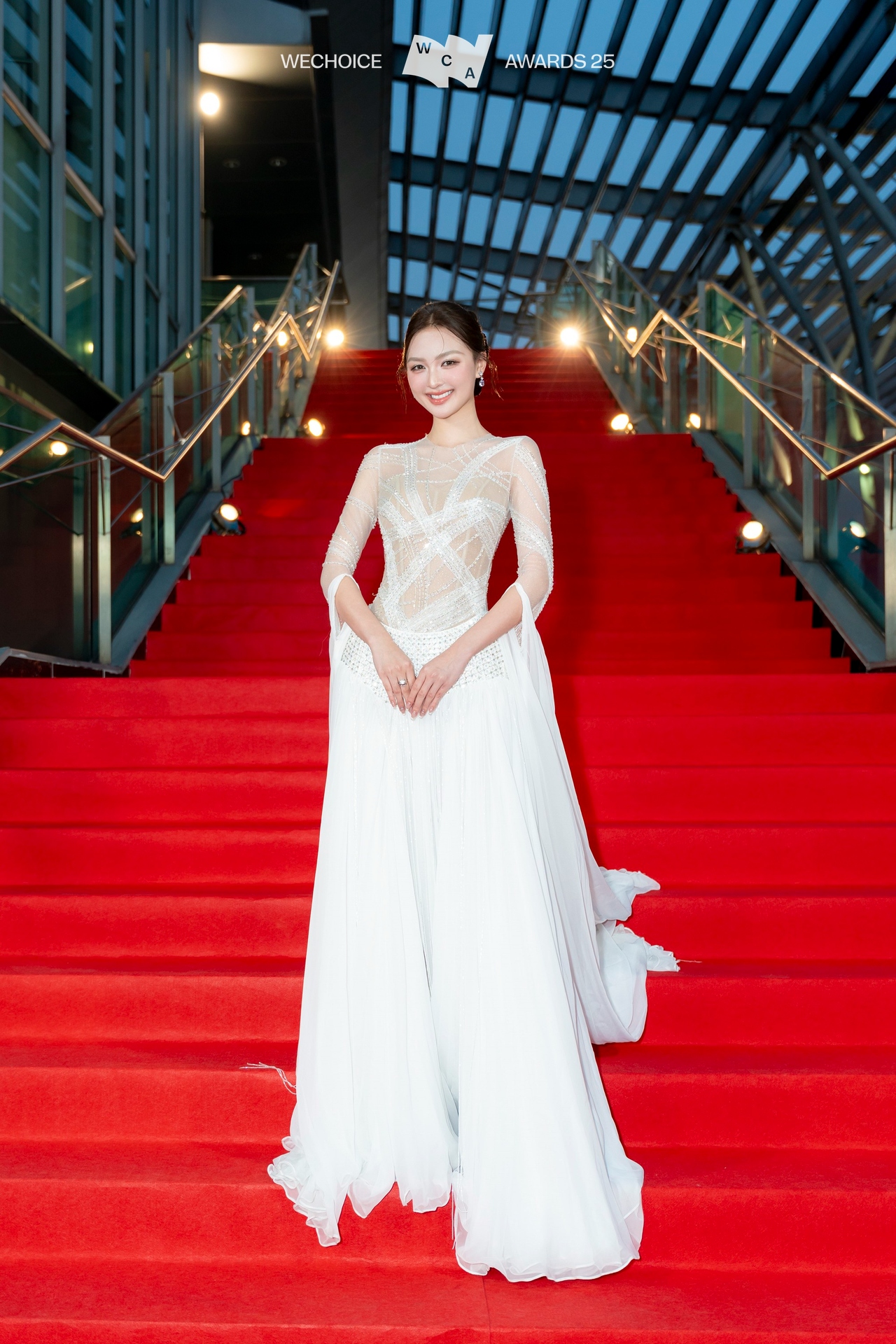 Á hậu Cẩm Ly (sinh năm 2003) với visual 0 điểm... không điểm nào để chê.