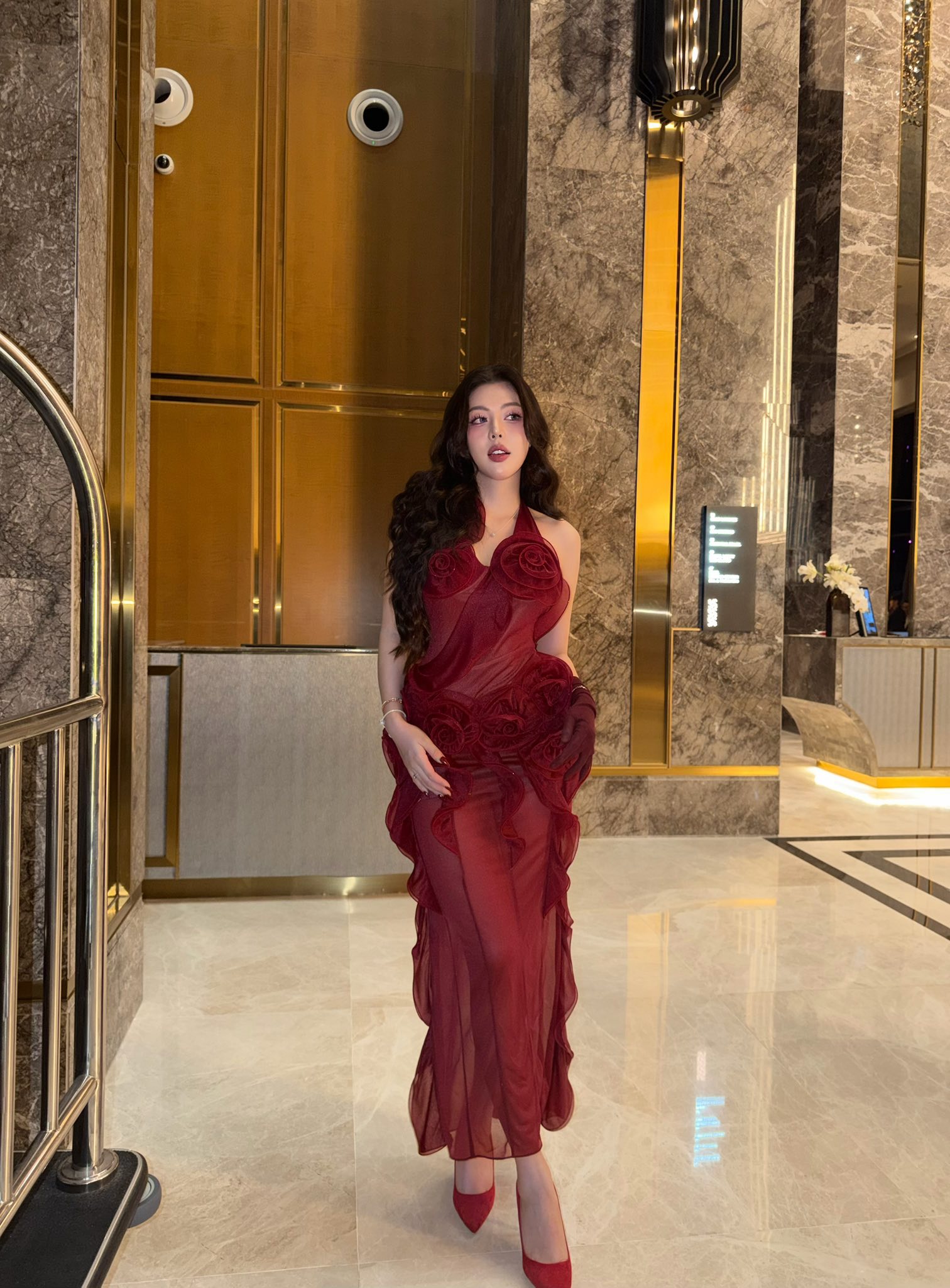 Quá khứ của Trấn Thành và cô bé bán cơm gà: 10 năm sau ai cũng nổi tiếng hơn