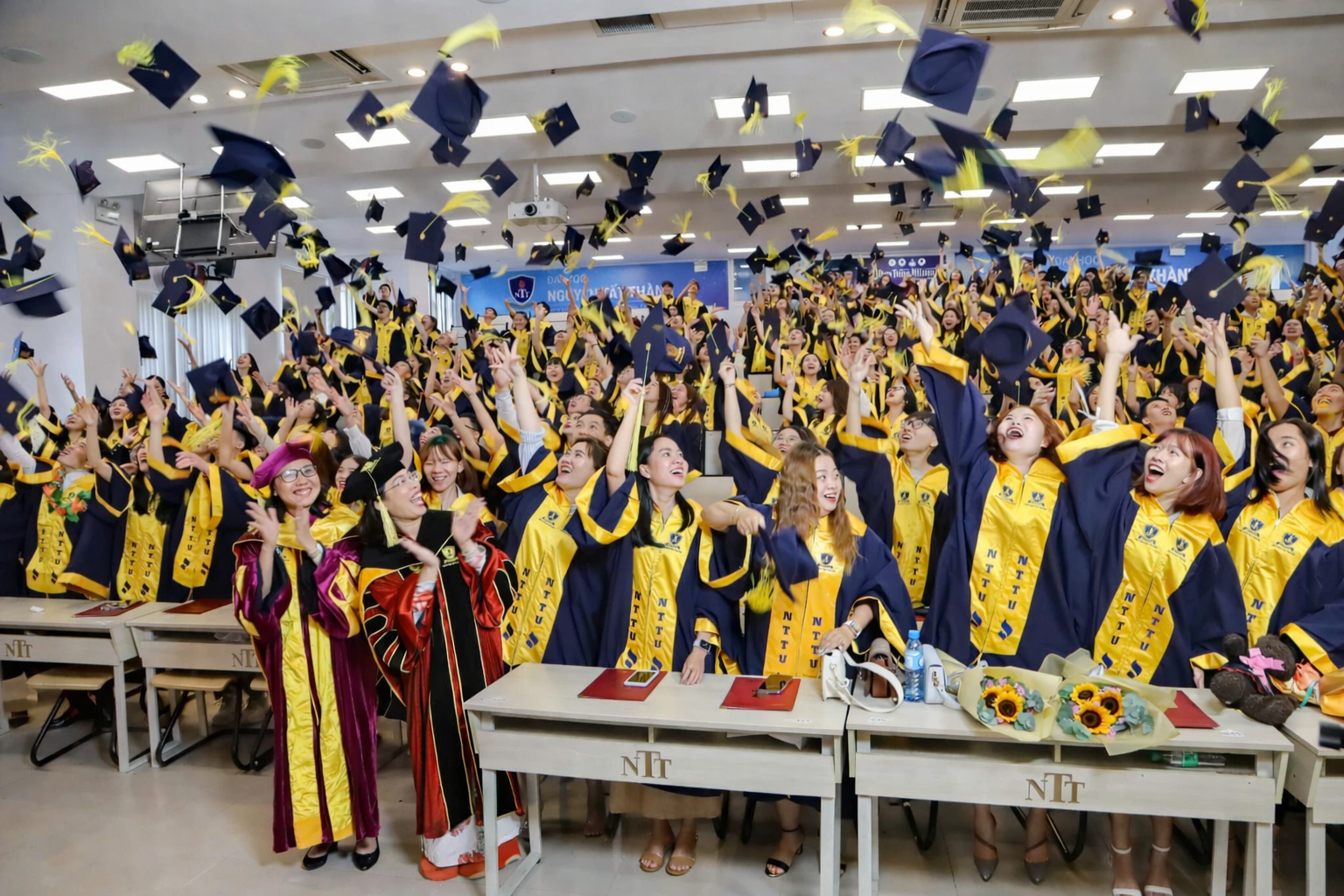   Buổi lễ tốt nghiệp của các tân khoa Trường ĐH Nguyễn Tất Thành. (Ảnh: Trường ĐH Nguyễn Tất Thành)  