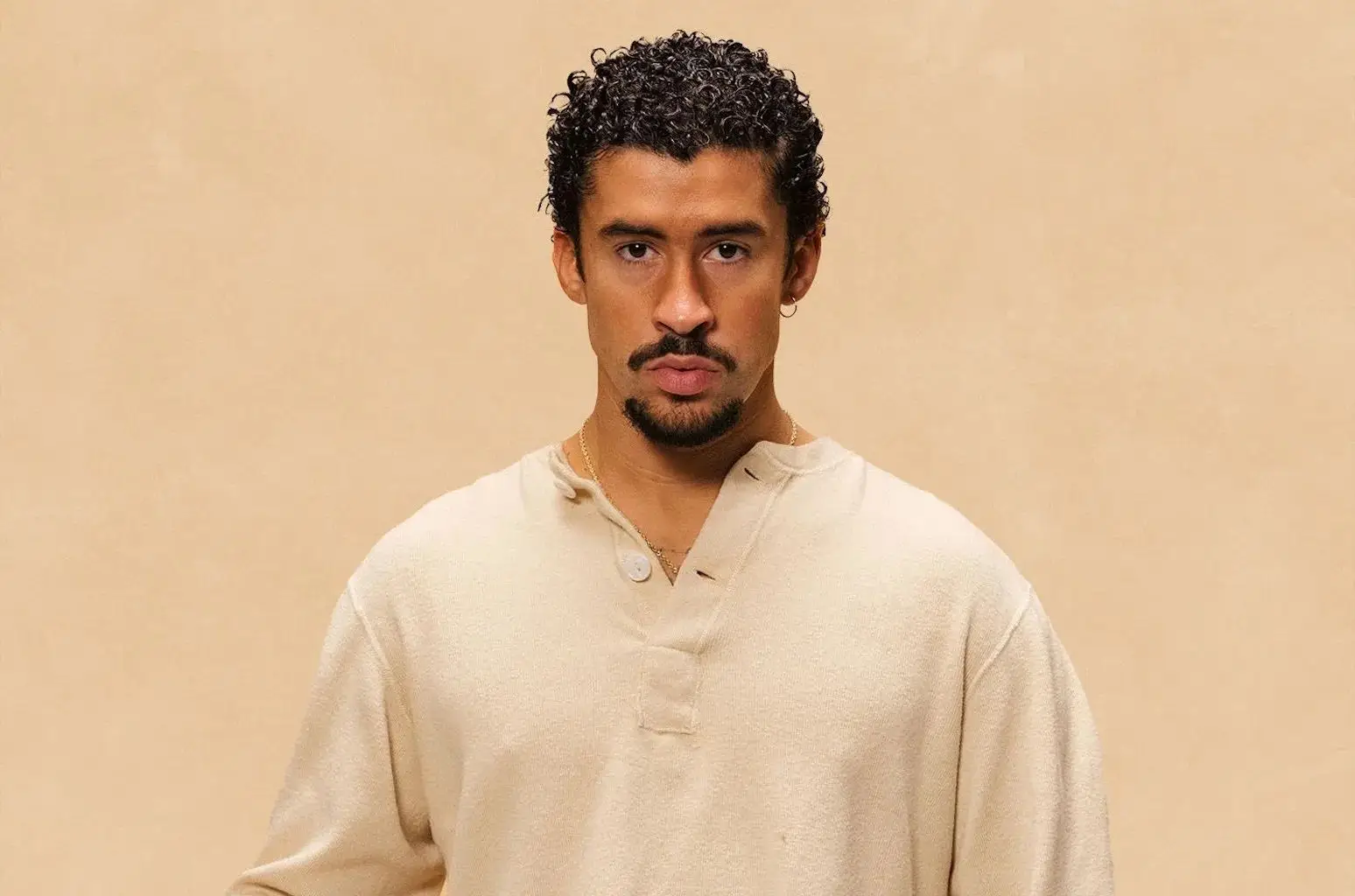 Bad Bunny (tên thật Benito Antonio Martínez Ocasio, sinh ngày 10/3/1994) là ca sĩ, rapper, nhạc sĩ và nhà sản xuất âm nhạc người Puerto Rico