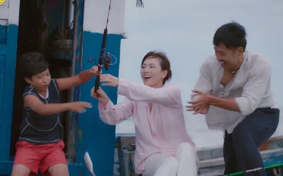 Tết xem phim Việt này đảm bảo cười mỏi miệng cả năm, nhìn cặp đôi đẹp nhất Vbiz yêu nhau mà cả nước tung hoa ăn mừng