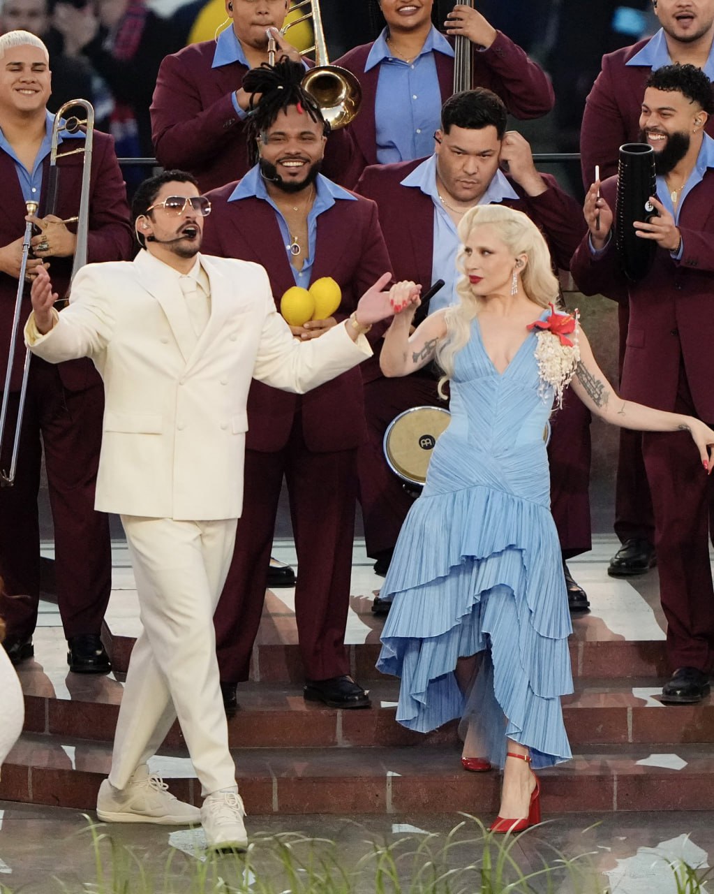 Sân khấu Super Bowl bị Tổng thống Trump chê “tệ nhất lịch sử”: Cả núi tiền dàn dựng, khiến cả triệu người tự hào 