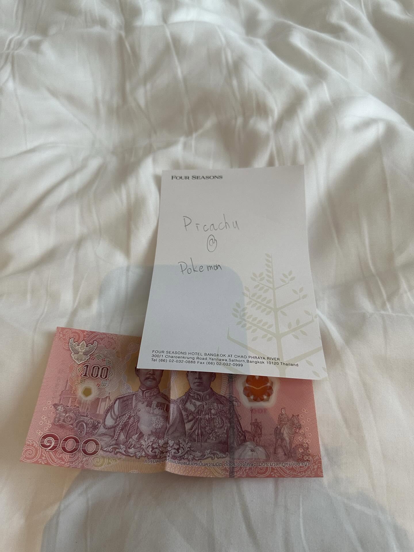 Khách Tây chi 100 nghìn thử thách nhân viên khách sạn, sững sờ nhận về nguyên con cá sấu khổng lồ