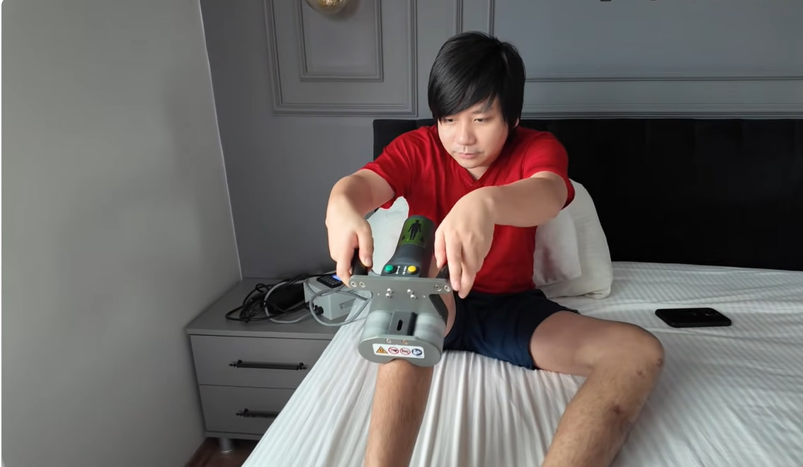 Nam YouTuber chi tiền tỷ kéo dài chân.