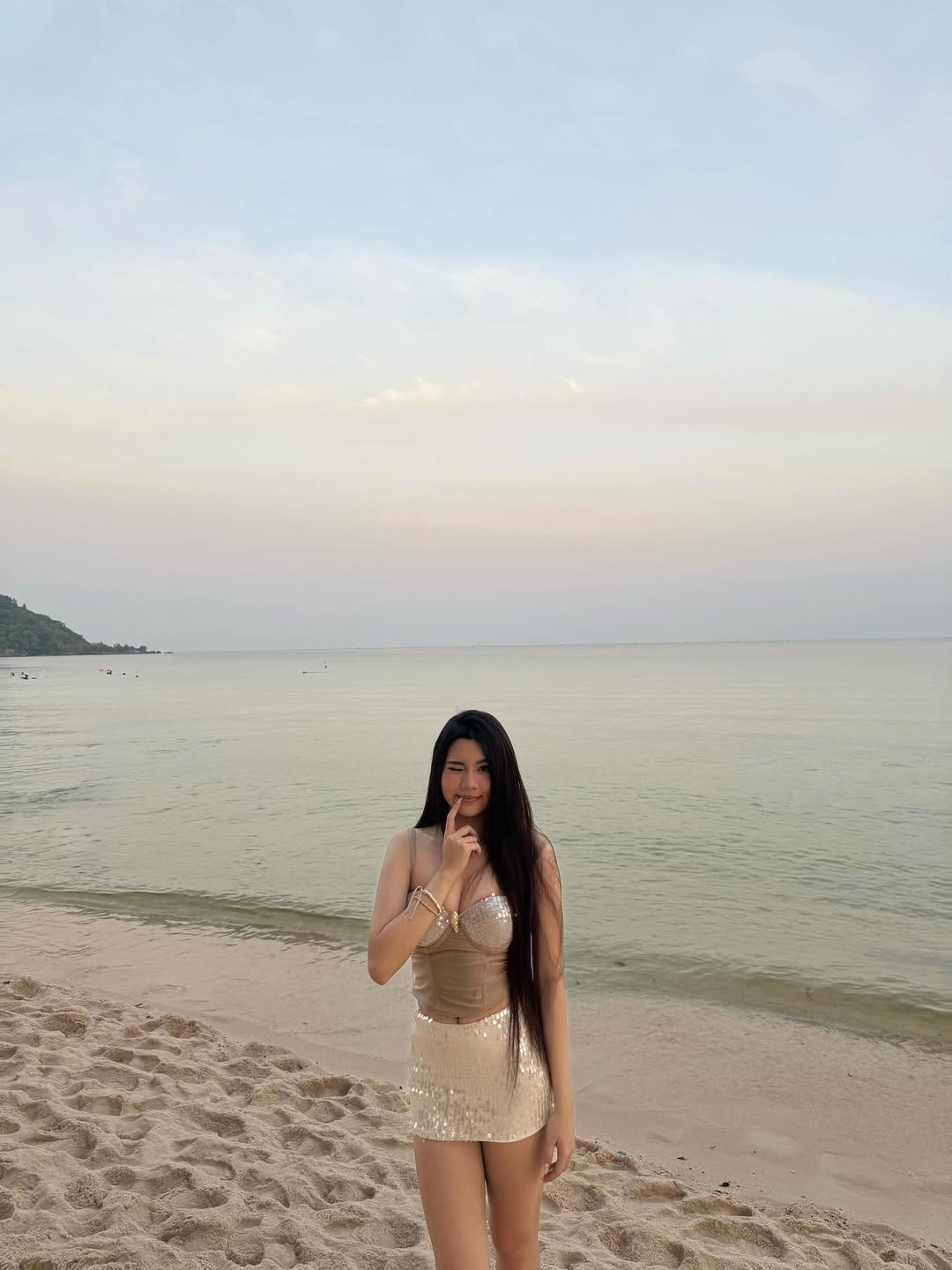 Ở tuổi sắp tròn 18, Hạt Dẻ ngày càng ra dáng thiếu nữ, phong cách thời trang cực ổn định lần nào xuất hiện cũng khiến dân tình phải 