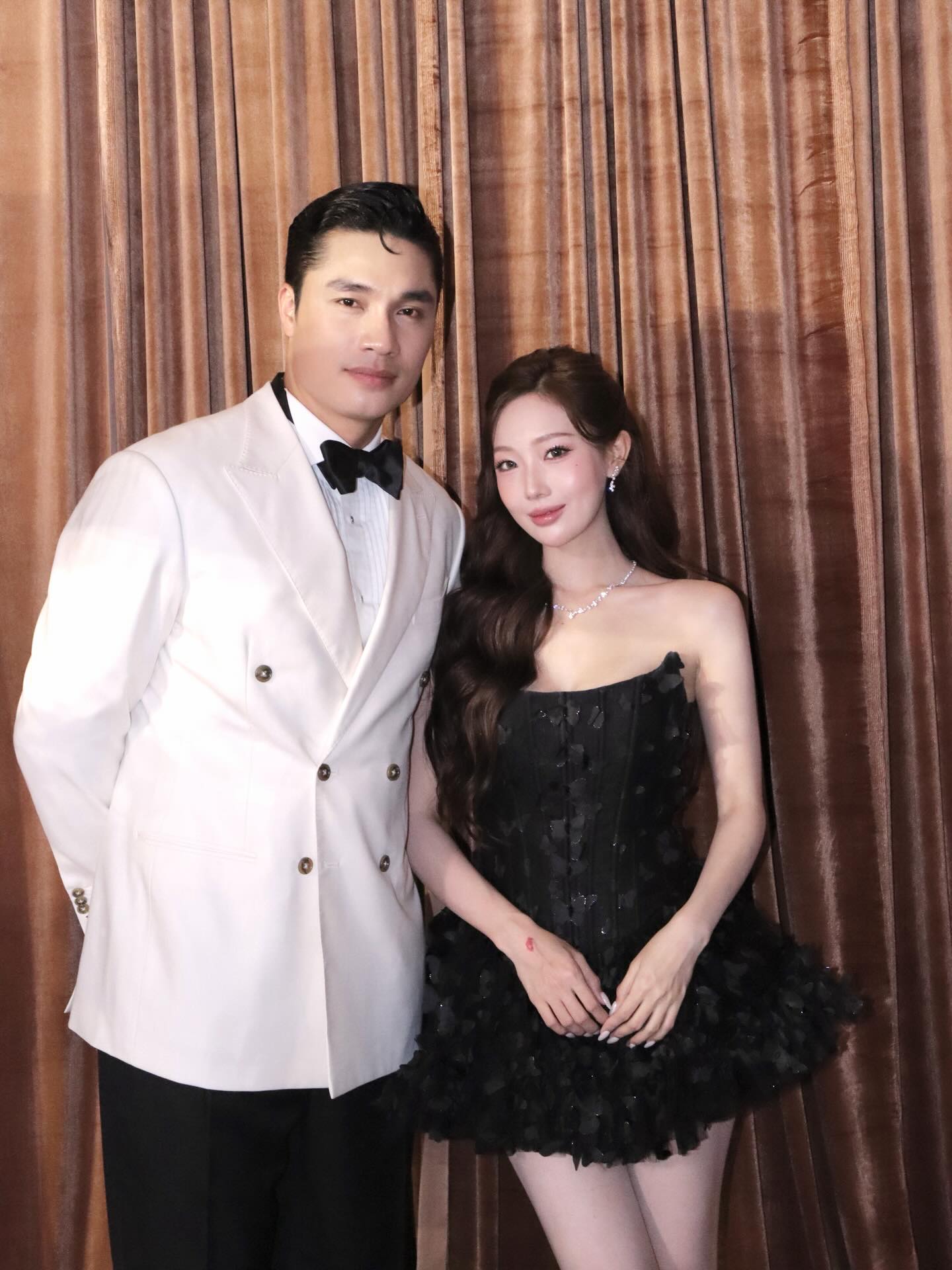 Cặp đôi mập mờ hot nhất lúc này là đây chứ đâu.