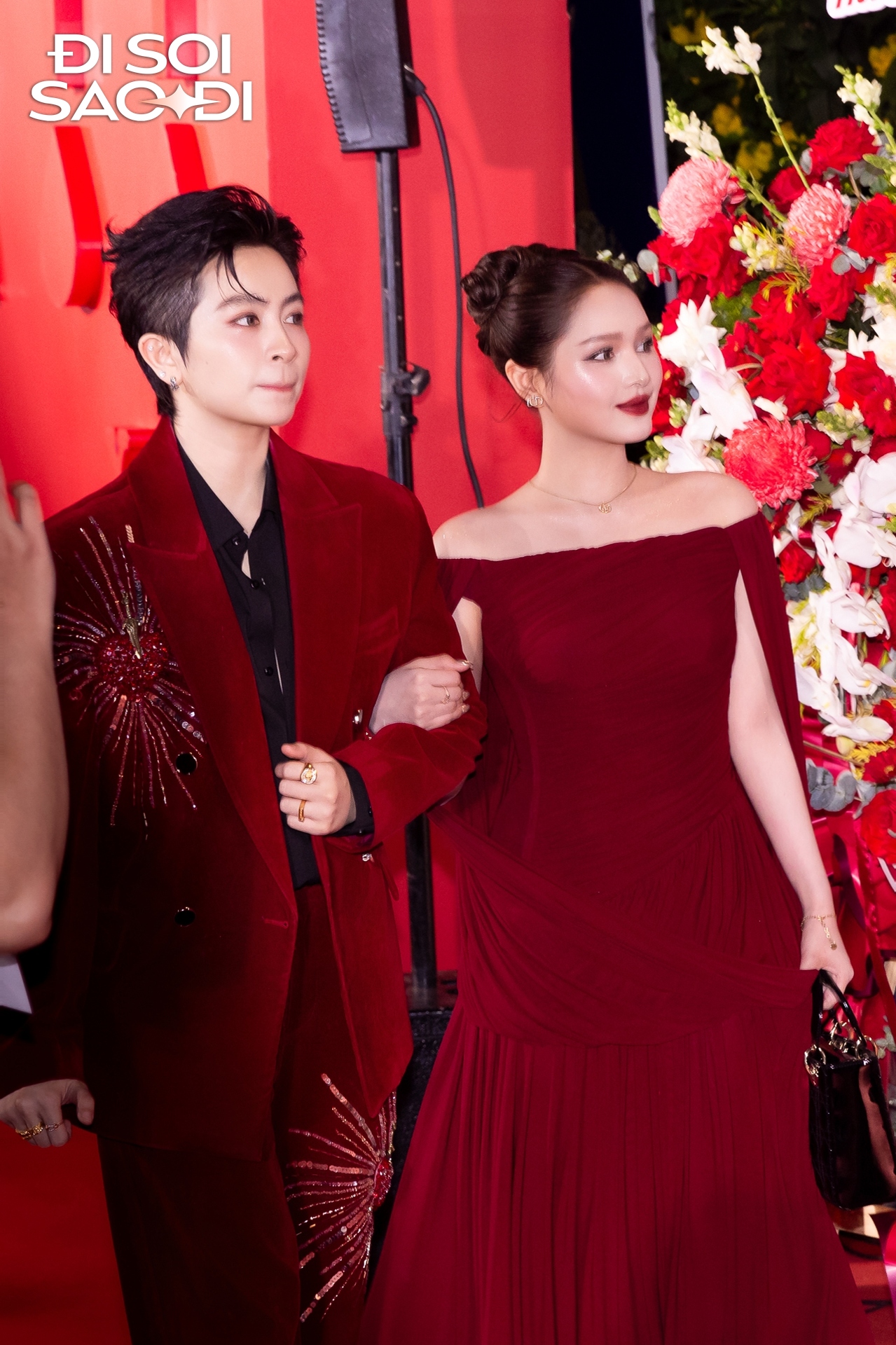 Cặp đôi được nhận xét là giống cô dâu chú rể chuẩn bị ra mắt gia đình 2 bên (Ảnh: Viết Thanh)