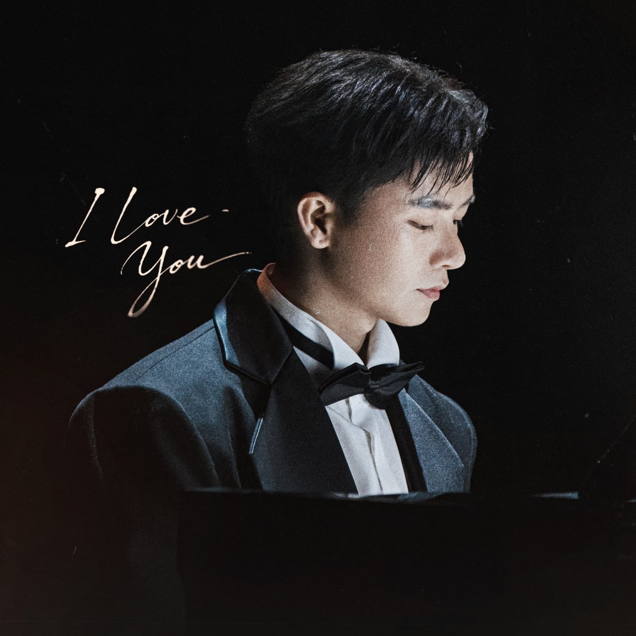 Những ngày qua, sự xuất hiện của Bùi Công Nam cùng ca khúc I Love You đã thổi một làn gió mới mẻ vào thị trường nhạc Việt (Ảnh: FBNV)