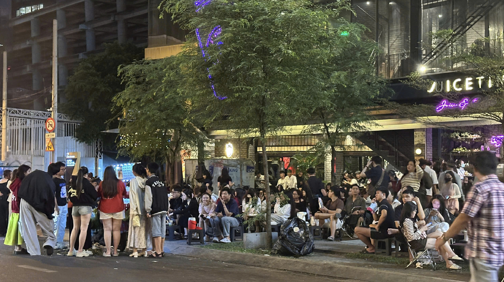 Khu vực này thu hút nhiều bạn trẻ mỗi dịp lễ