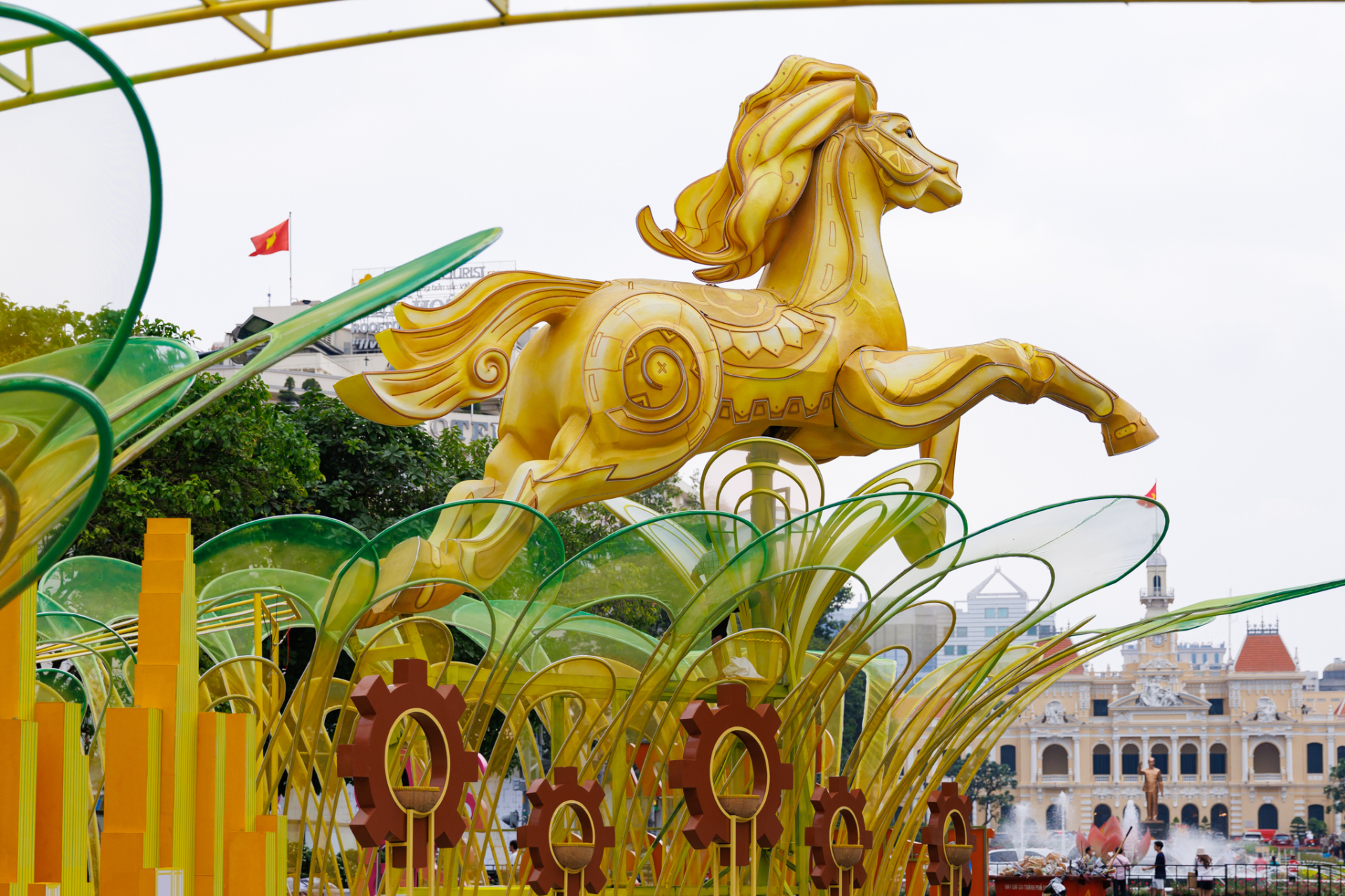   Linh vật ngựa của đường hoa Nguyễn Huệ khiến nhiều người ấn tượng  