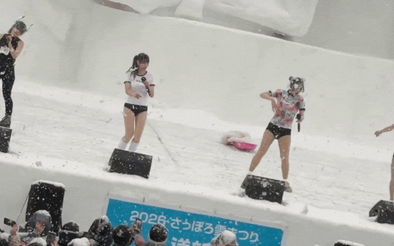 Nhóm nữ cả cõi mạng kêu gọi tan rã: Mặc đồ bơi biểu diễn dưới trời tuyết, bị đe doạ phải đóng phim người lớn