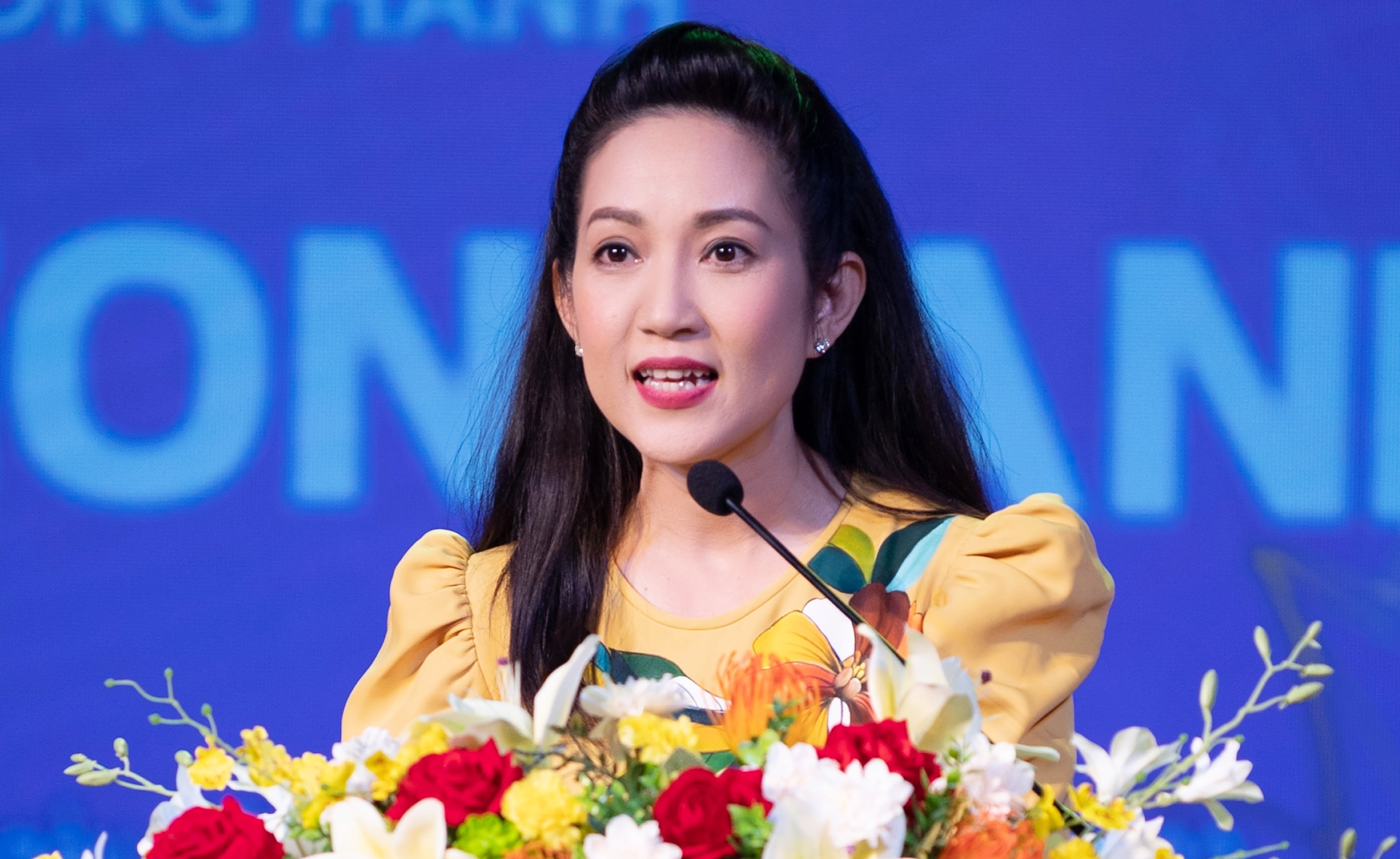 Việt Nam có NSND mang hàm Trung tá, là PGĐ Sở VH-TT TP.HCM: Showbiz từ già đến trẻ không ai dám đắc tội