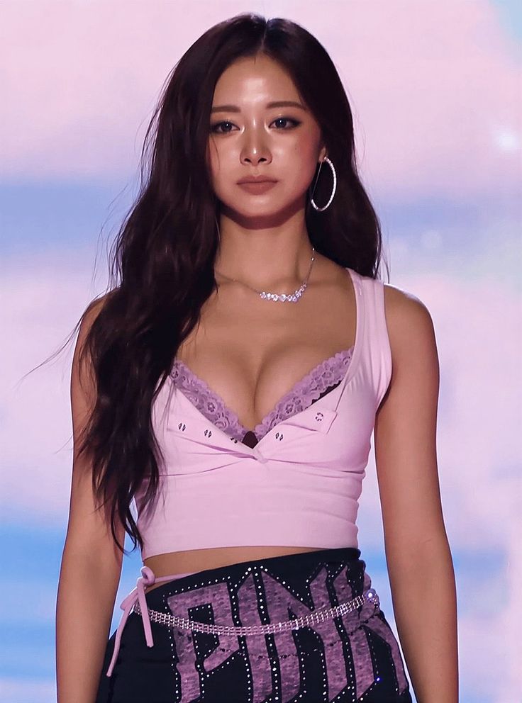 Tzuyu tạo nên cơn sốt bra Victoria's Secret (Ảnh: Reddit)