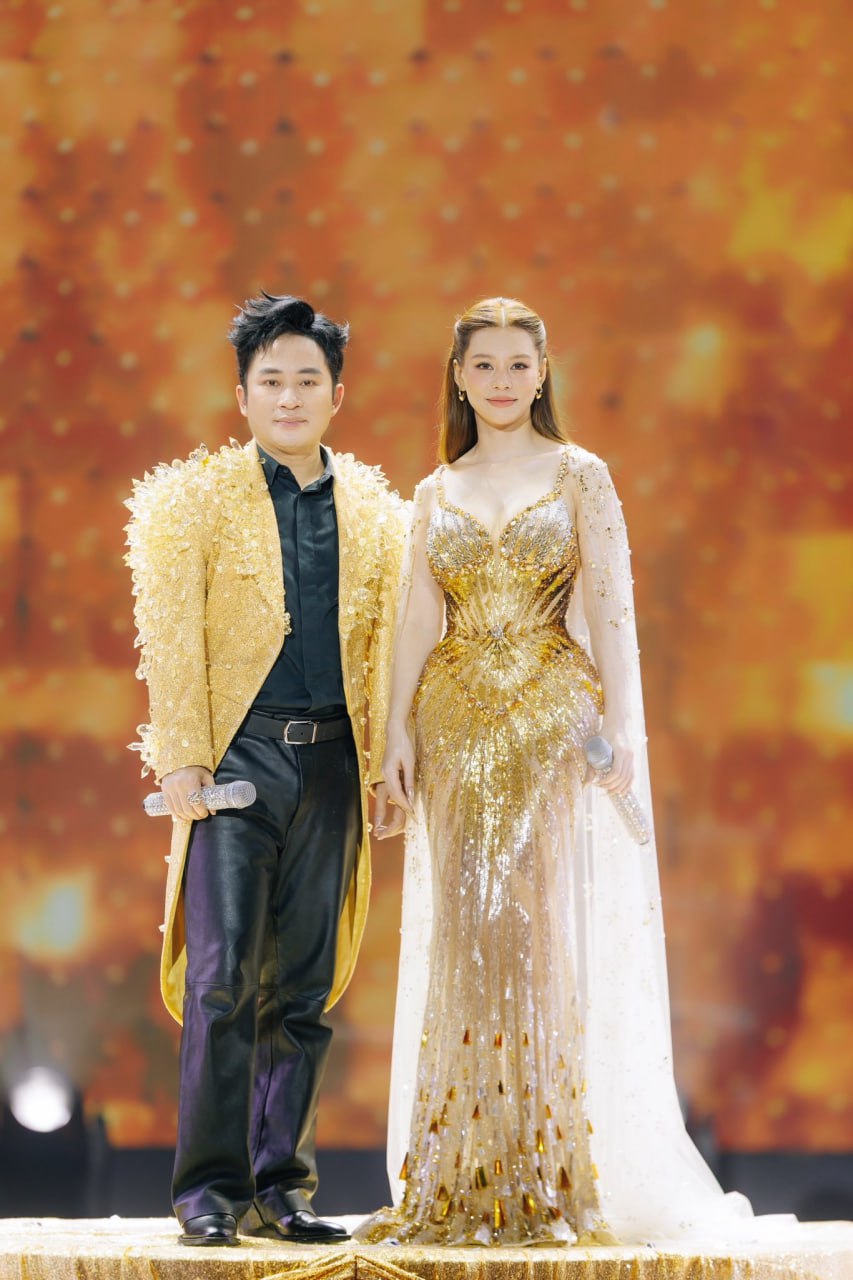 Nữ ca sĩ hiếm hoi không bị Tùng Dương “nuốt chửng”: Hát nhạc Tết như rót mật vào tai, nhan sắc đẹp cỡ Hoa hậu