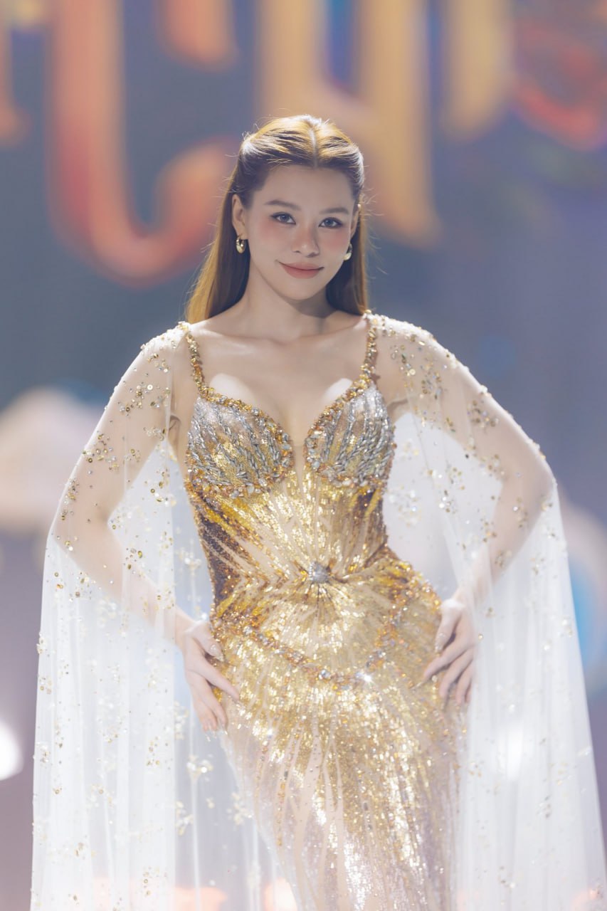 Nữ ca sĩ hiếm hoi không bị Tùng Dương “nuốt chửng”: Hát nhạc Tết như rót mật vào tai, nhan sắc đẹp cỡ Hoa hậu