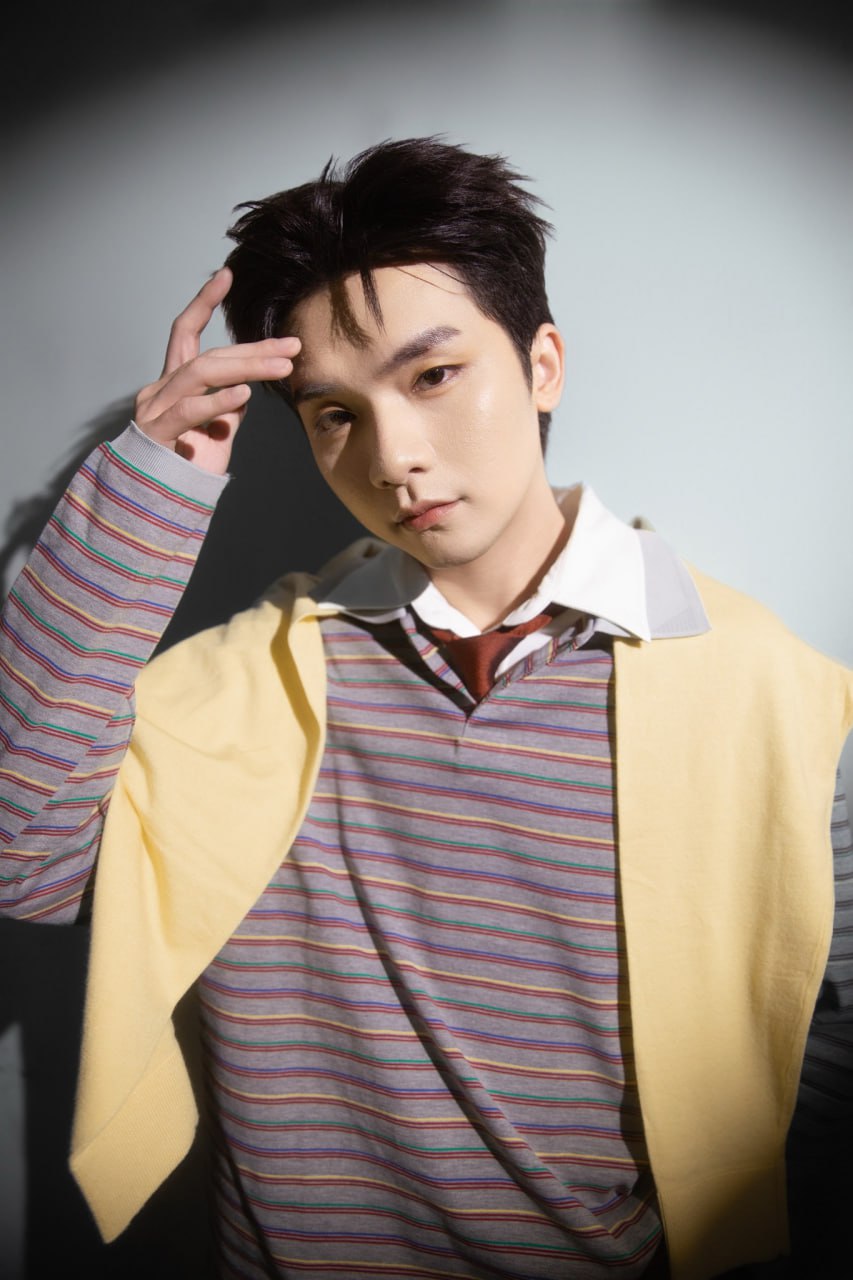 Sự kết hợp hài hòa giữa giai điệu bắt tai, ca từ ý nghĩa và hiệu ứng truyền thông từ mạng xã hội đã giúp Vương Bình sở hữu một bản hit đầu năm ấn tượng (Ảnh: FBNV)