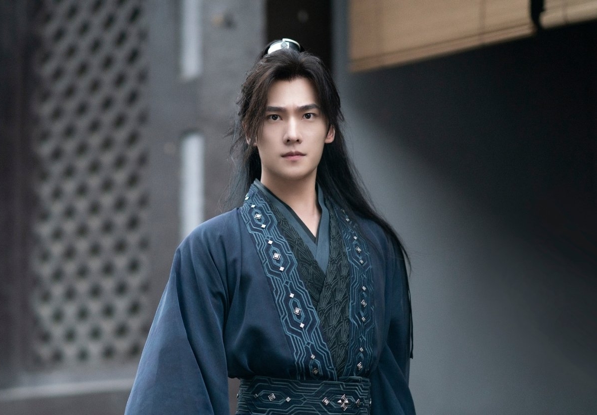 Dương Dương là mỹ nam hàng đầu showbiz, từng có rất nhiều tạo hình cổ trang đẹp. Chính vì vậy, khán giả rất mong chờ tạo hình mới của anh trong Không Nhường Giang Sơn.