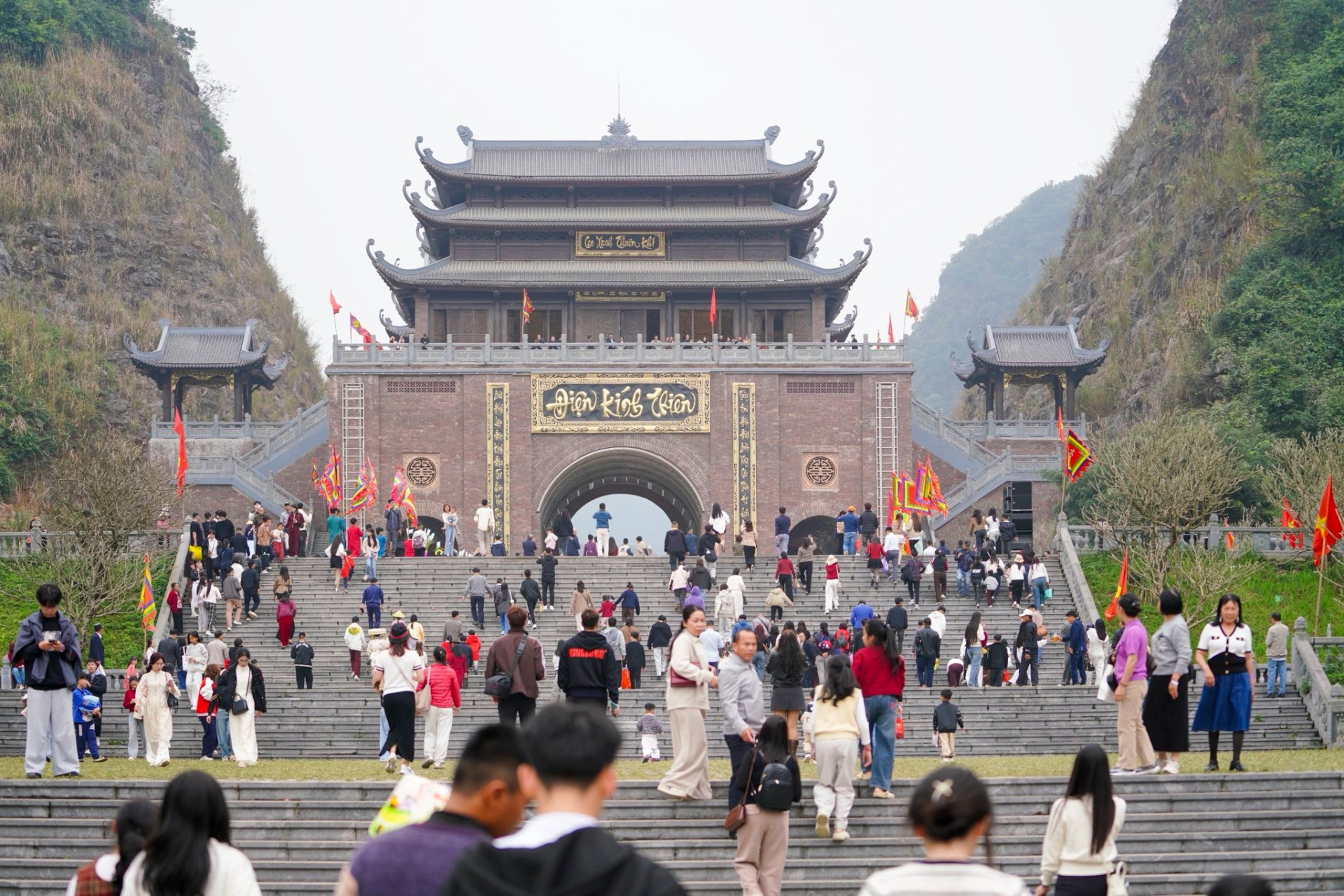 Báu vật 1000 năm tuổi ở Ninh Bình vừa lộ diện đã góp công lớn, giúp toàn tỉnh hốt trọn 2.000 tỉ đồng dịp Tết năm nay