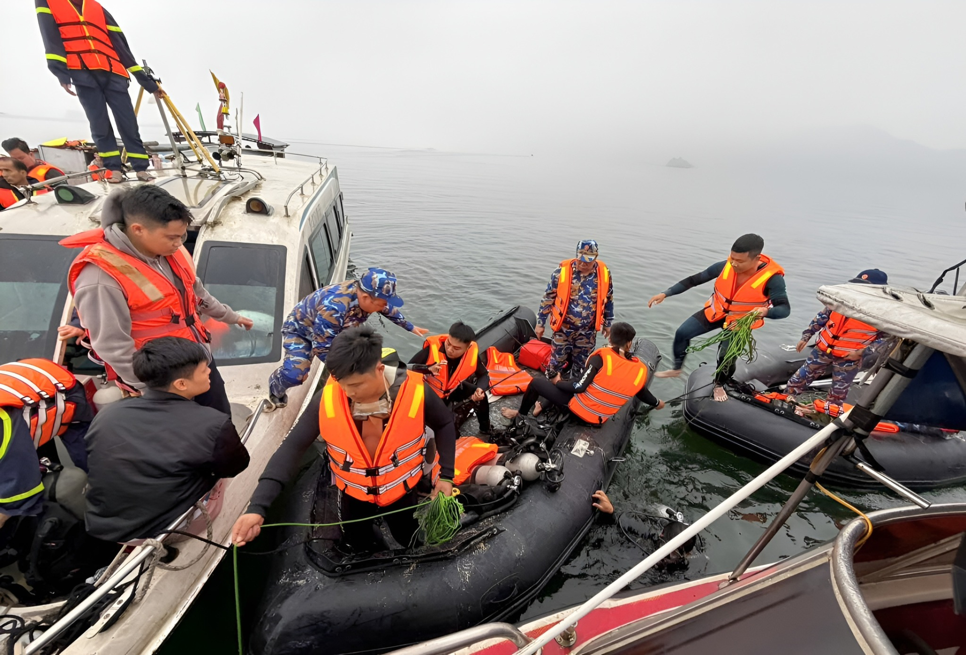 Ám ảnh tiếng va chạm xé toạc màn đêm, người đàn ông lao ra hồ Thác Bà cứu 6 người vụ lật tàu sau tiếng kêu cứu “Ối giời ơi…”