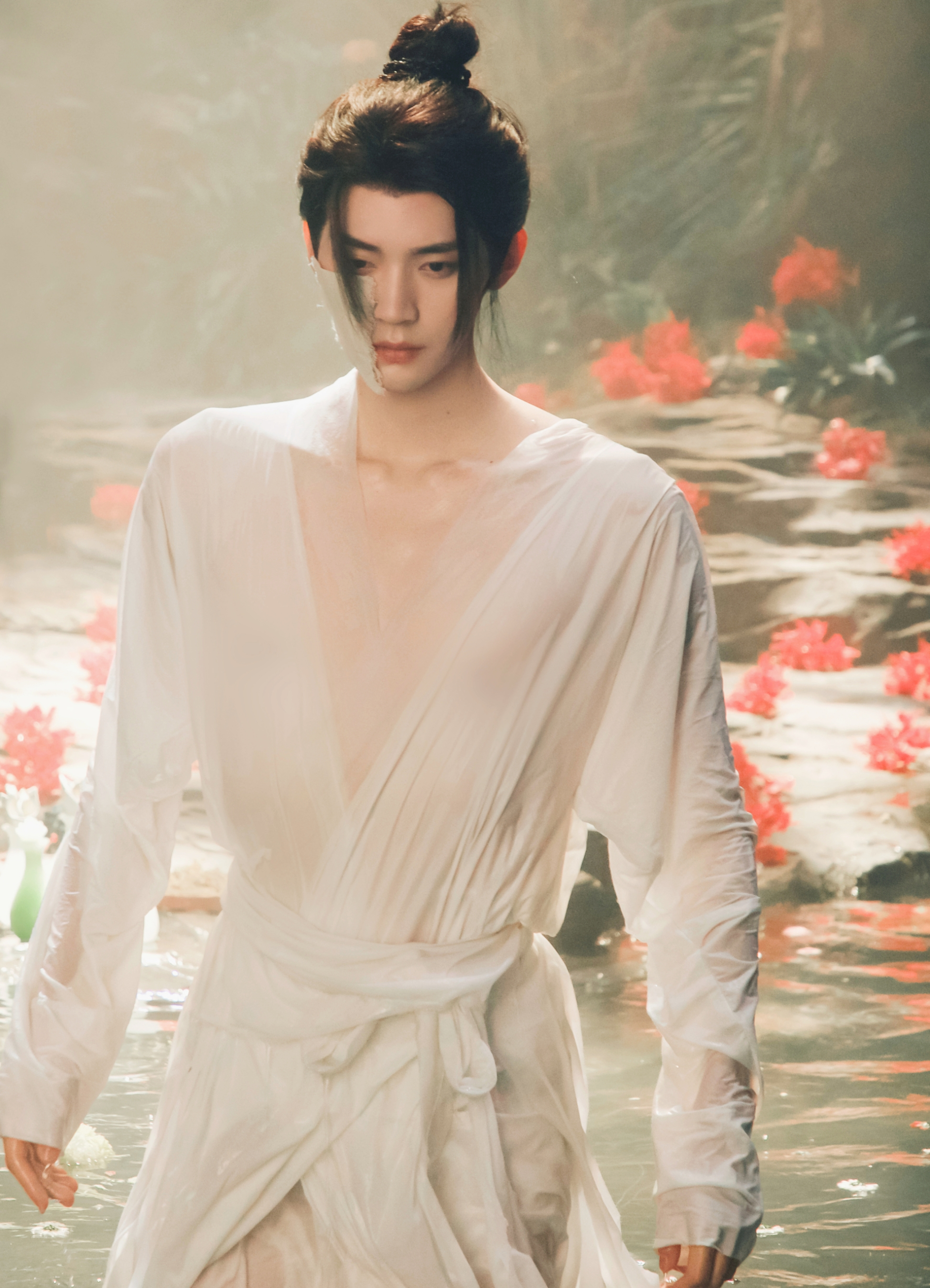 Chu Dực Nhiên đẹp nhưng không hợp với phim cổ trang, diễn xuất rập khuôn theo công thức, ra vẻ nguy hiểm