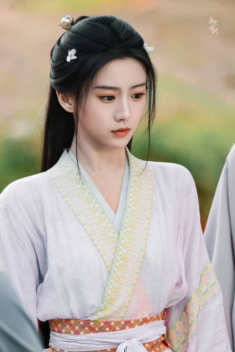 Bao Thượng Ân bị chê cảnh nào cũng trợn mắt, biểu cảm nghèo nàn, ánh mắt yếu, ảnh tĩnh thì xinh khi chuyển động thì xấu