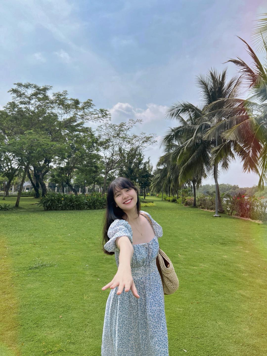 Cô cũng hiếm khi diện trang phục 