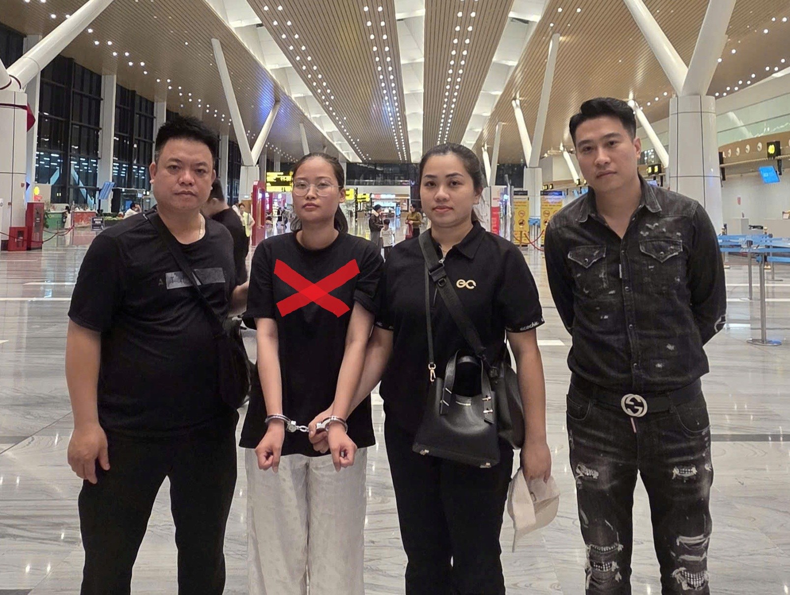 Công an phường Ngô Quyền bắt giữ đối tượng truy nã Hoàng Ngọc Ánh 