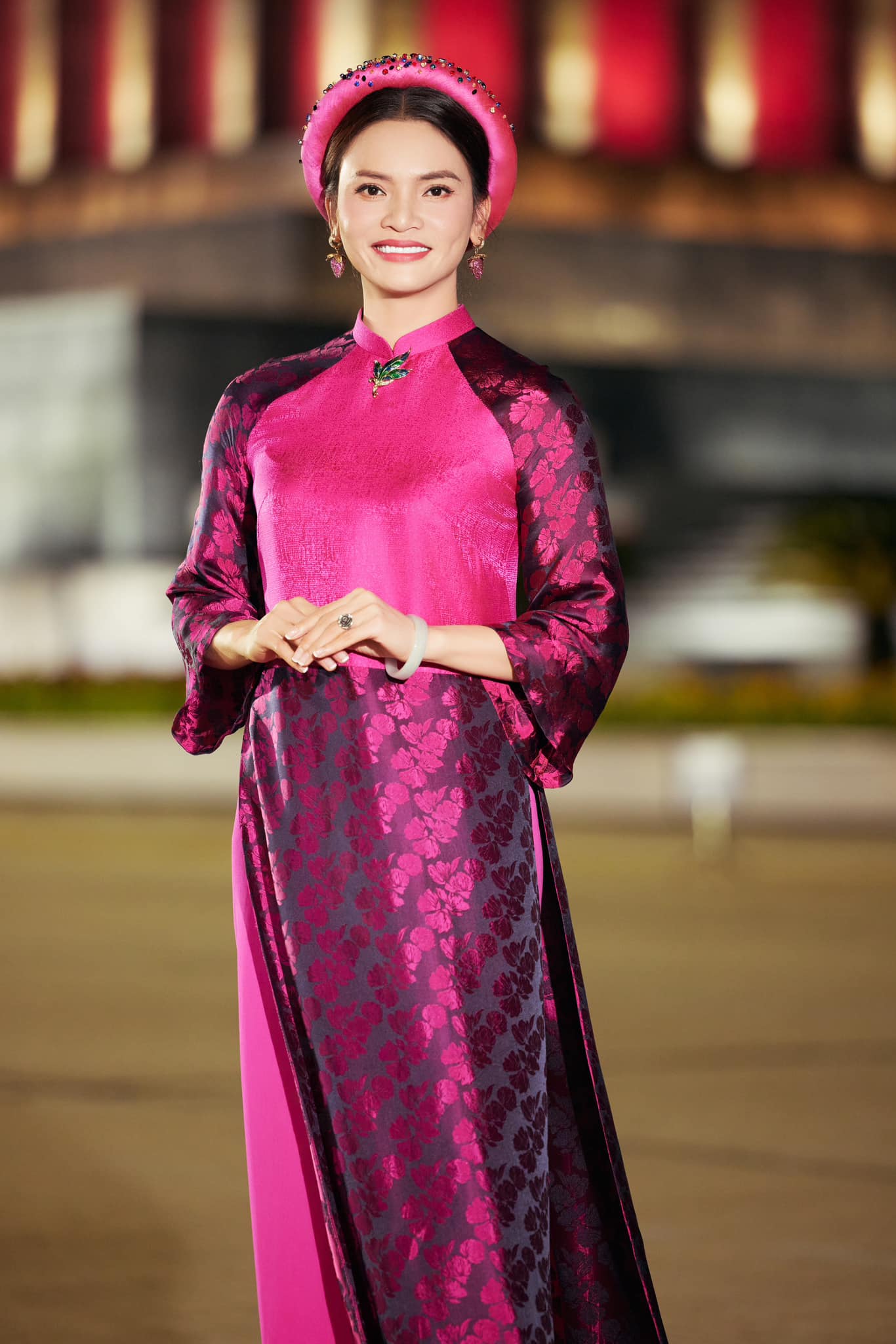 Bên cạnh vai trò ca sĩ biểu diễn, Phạm Phương Thảo còn tham gia sáng tác (Ảnh: FBNV)