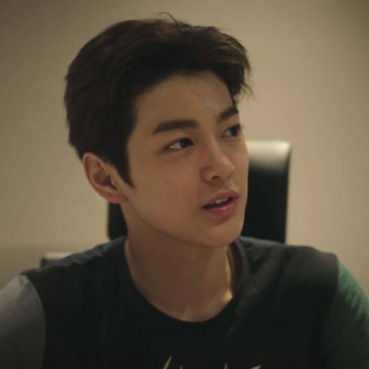 Showbiz có mỹ nam 16 tuổi đẹp như mơ, cả triệu người nguyện bảo vệ nụ cười toả nắng