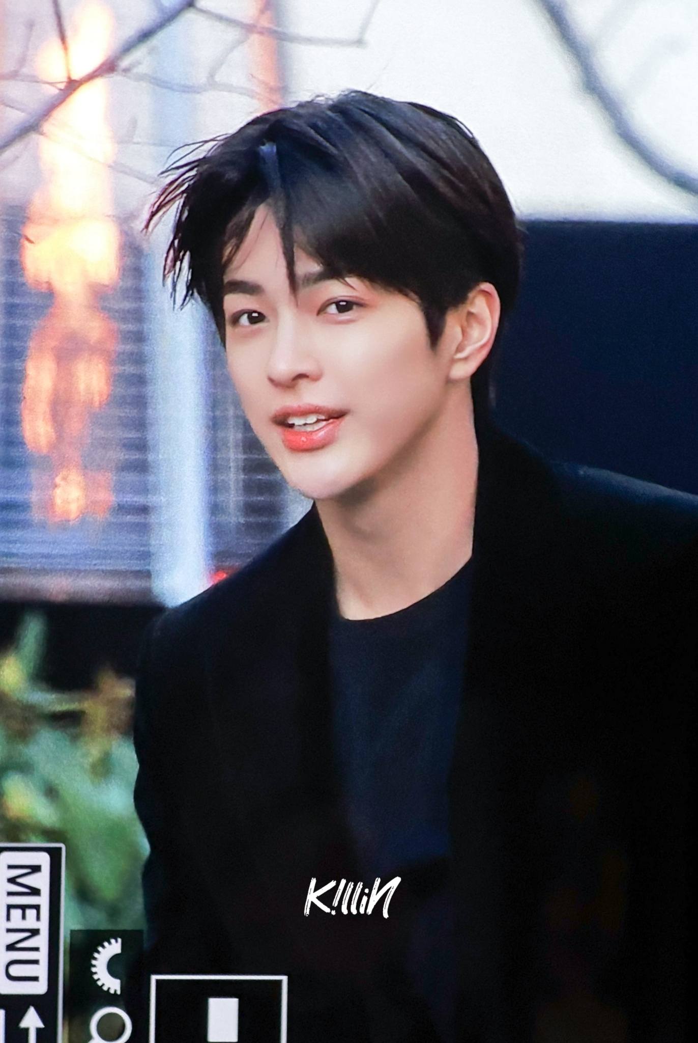 Showbiz có mỹ nam 16 tuổi đẹp như mơ, cả triệu người nguyện bảo vệ nụ cười toả nắng