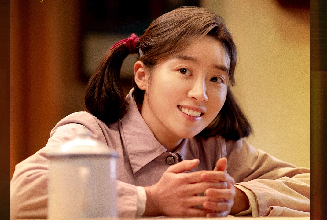 Đoàn phim tận dụng diễn viên đóng vai trưởng thành cho những cảnh thời niên thiếu nhưng đem lại sự khó chịu cho khán giả