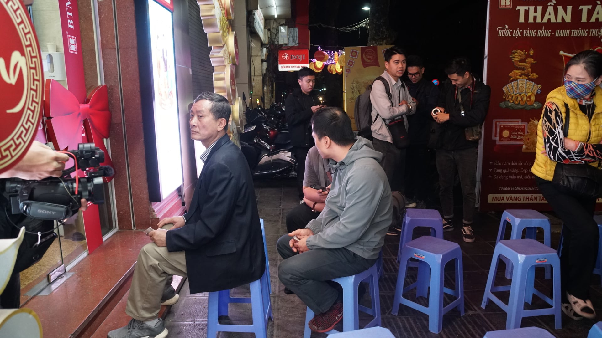 Ông Bình tiếp tục ngồi hàng đầu tiên năm 2024 (Ảnh: Dân trí)