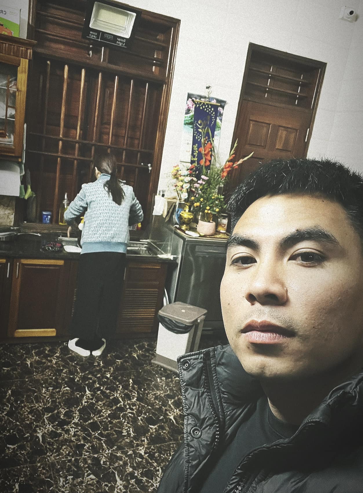 MC Mù Tạt và Đức Huy giàu cỡ nào mà dùng hoa cầm tay đắt nhất thế giới, ê hề vàng dù mới đám hỏi?