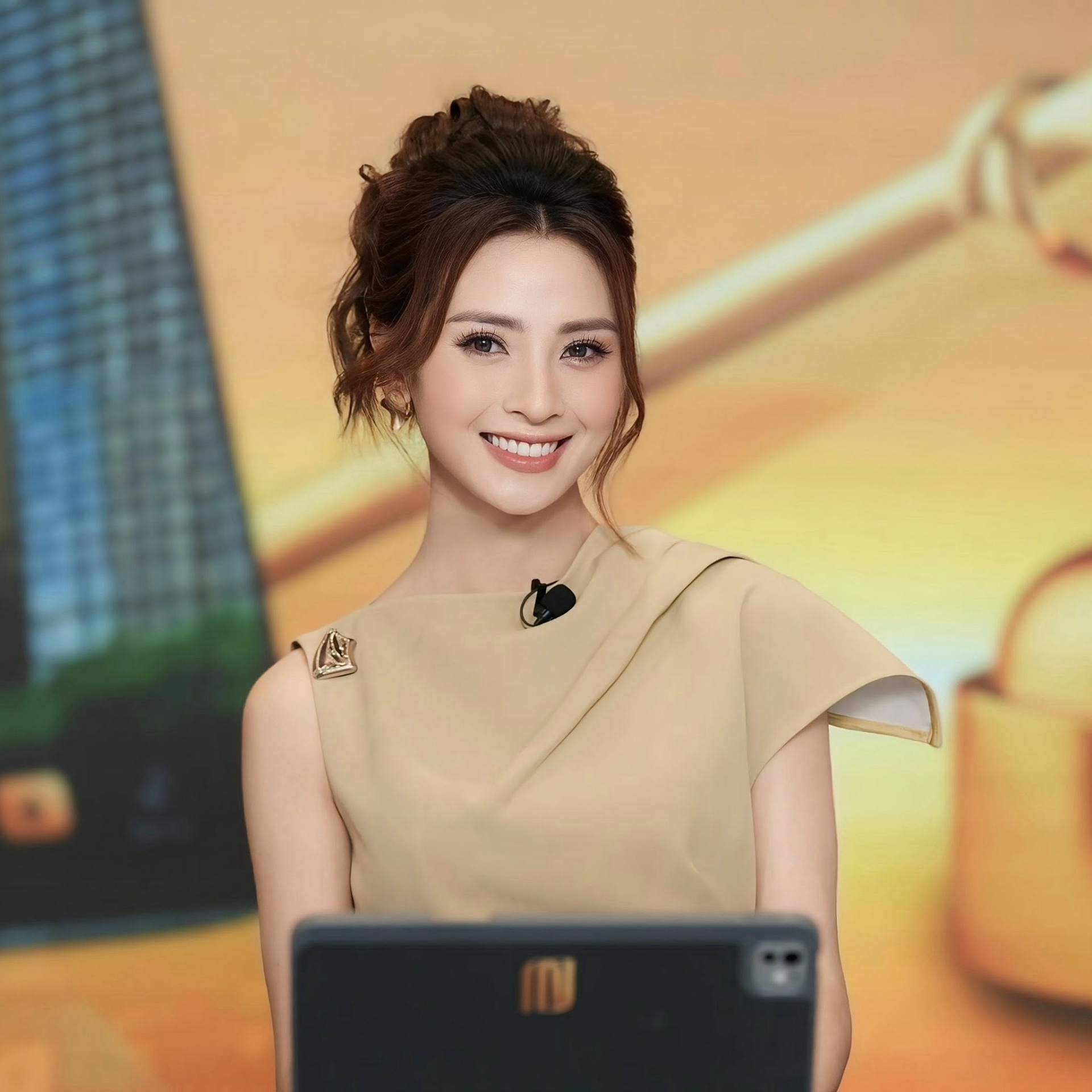 MC Mù Tạt và Đức Huy giàu cỡ nào mà dùng hoa cầm tay đắt nhất thế giới, ê hề vàng dù mới đám hỏi?