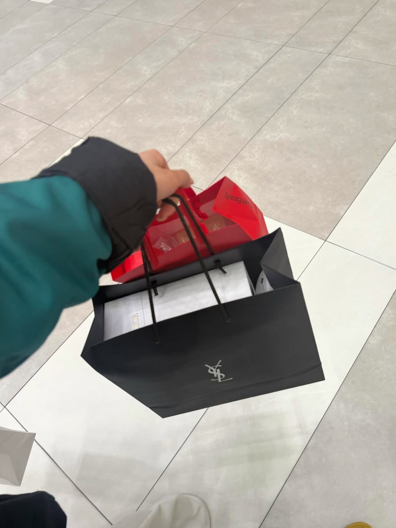 Hiện tại, cô gái đã gỡ bỏ bài đăng này vì có quá nhiều bình luận 