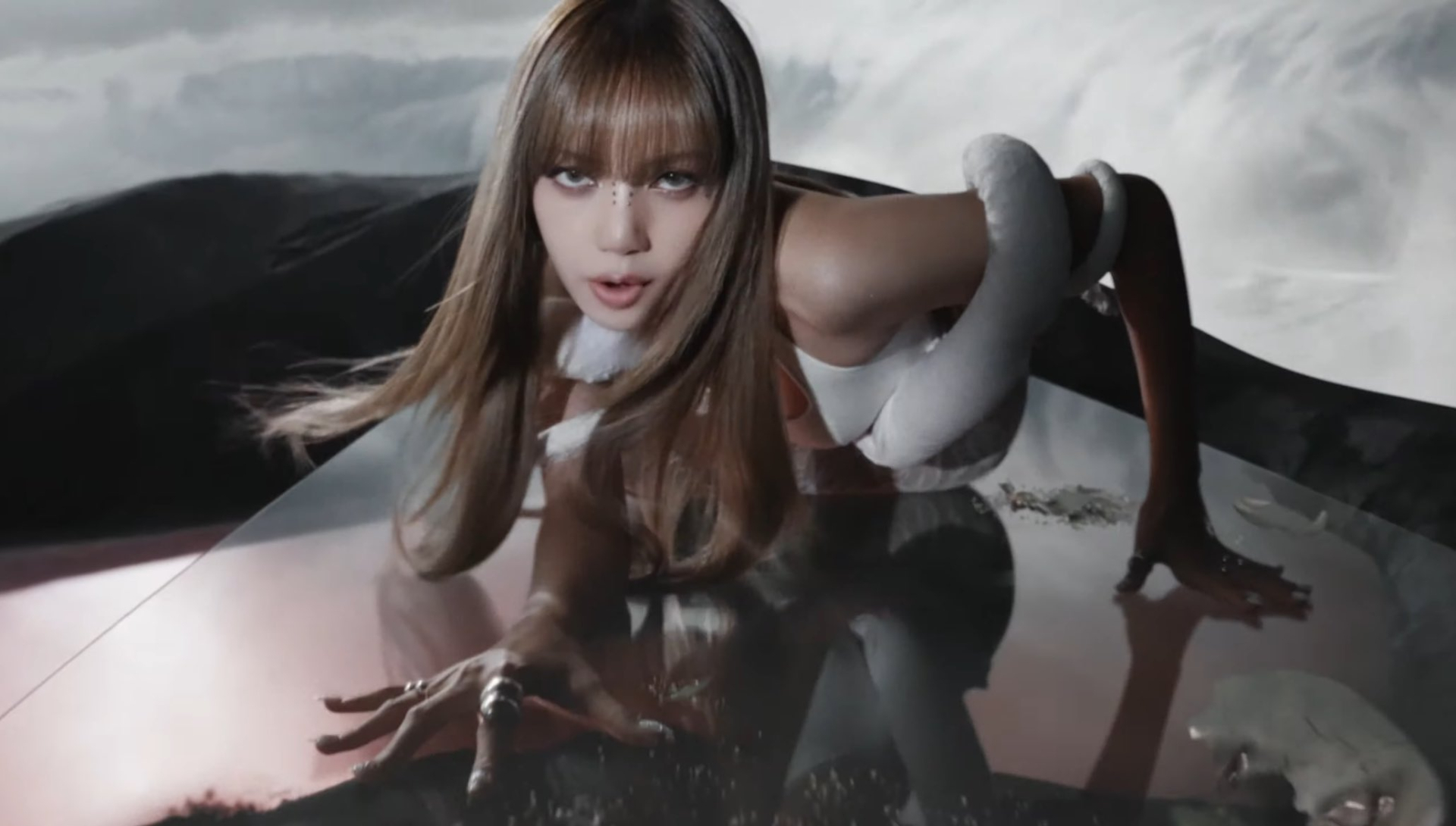 Lisa khiến các fan yêu cầu rời BLACKPINK vì nghi vấn YG đối xử bất công (Ảnh: chụp màn hình)