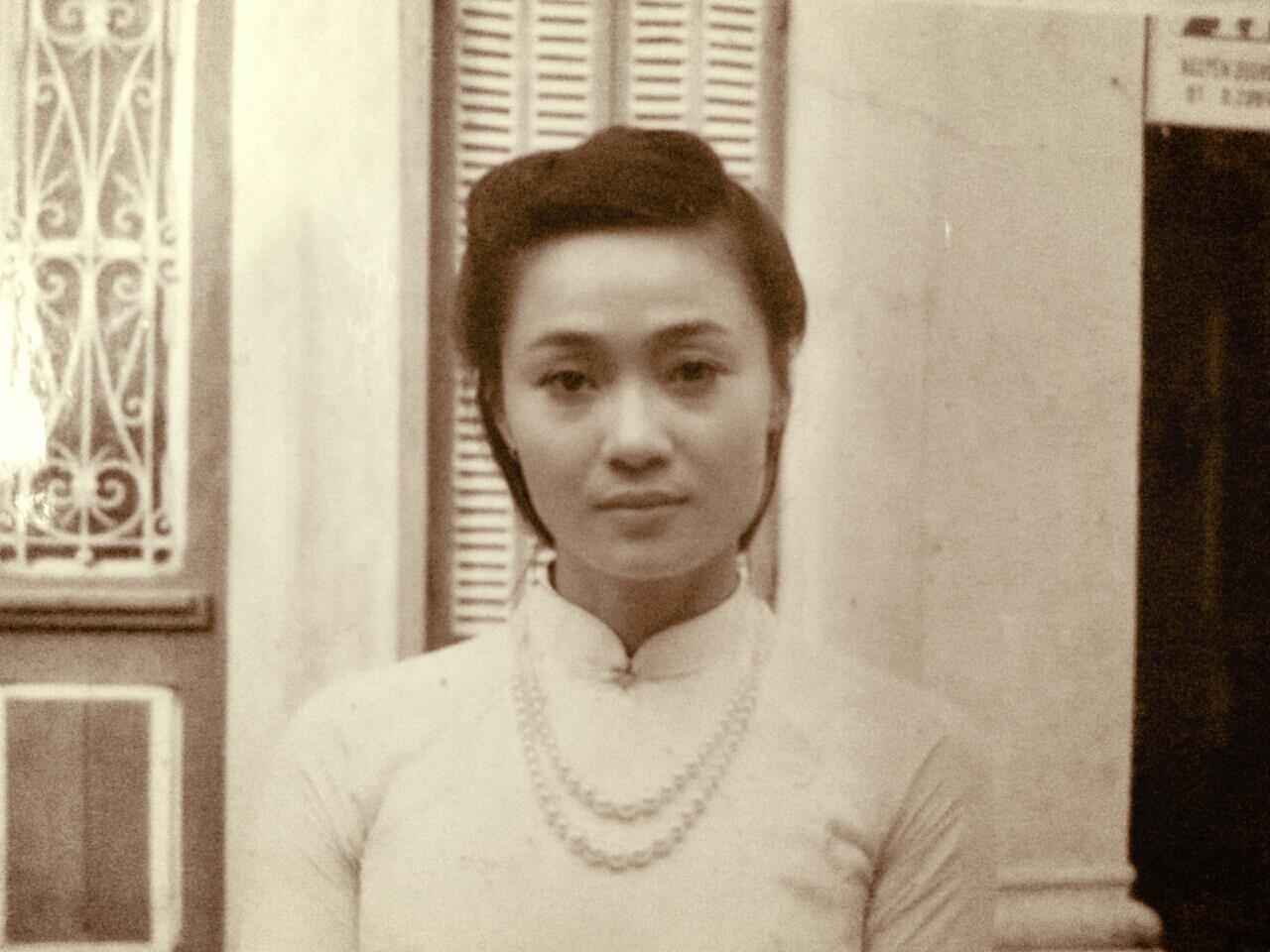 Quách Thu Phương mang vẻ đẹp dịu dàng thanh lịch, sang trọng của các cô gái Hà Thành