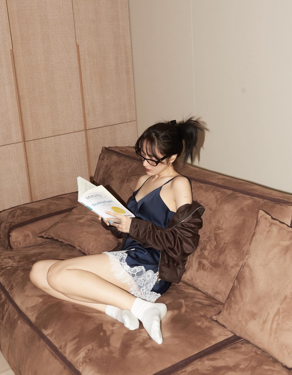 Phát ngại vì chiếc váy trong phòng thu của Bảo Anh