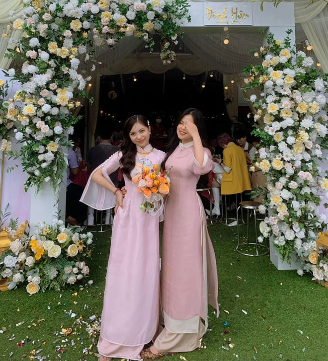 Nhật Lê và bạn trong đám hỏi với G.H.