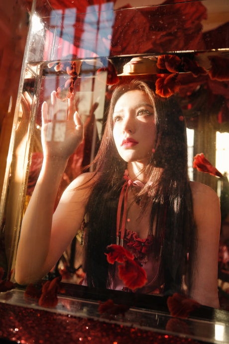 Tiếc cho mỹ nhân đẹp hơn vạn đoá hồng: Nhan sắc dao kéo nhấp nhô như đất nặn, 10 năm không gì hơn ngoài flop 